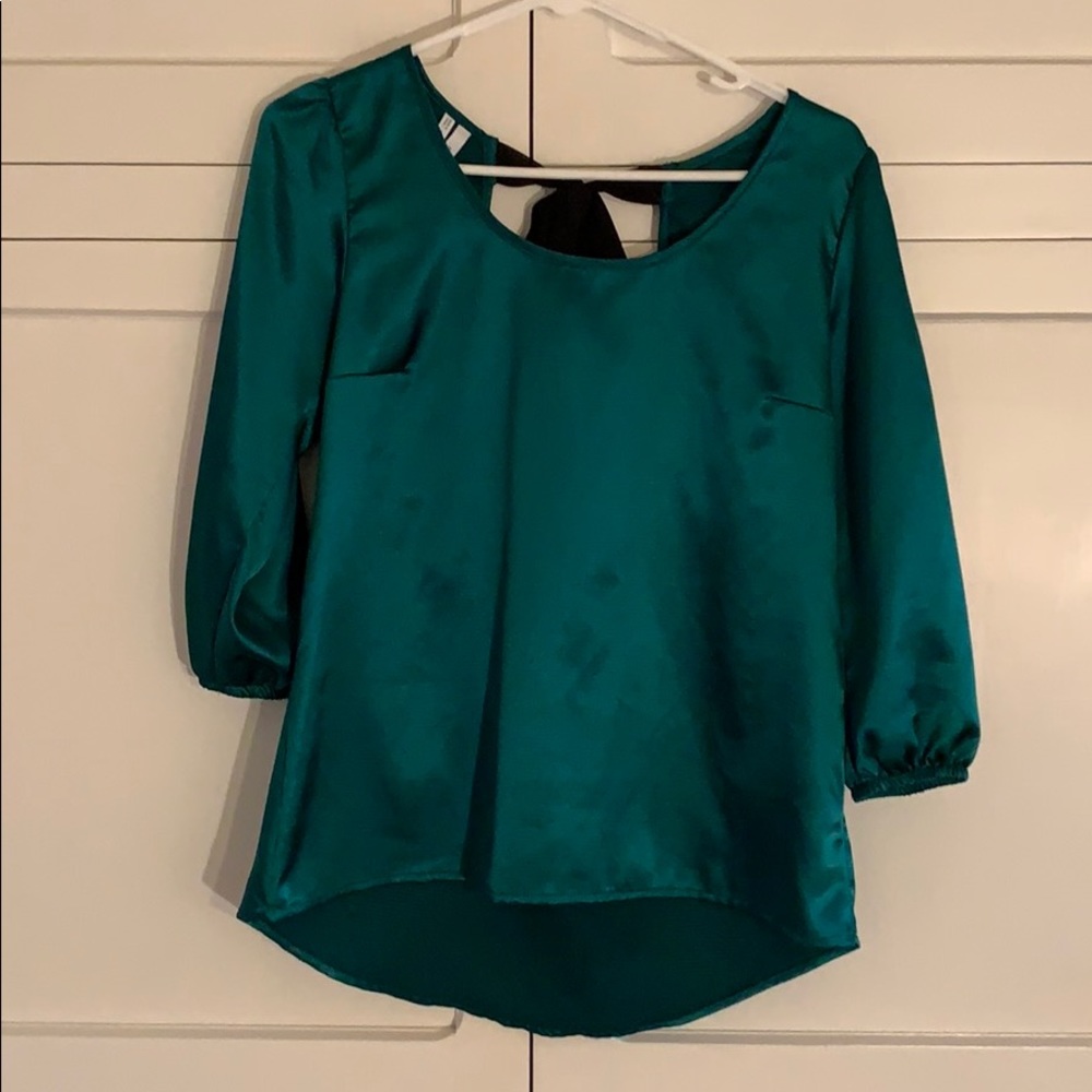 Fancy 3/4 sleeve dressy top with open back